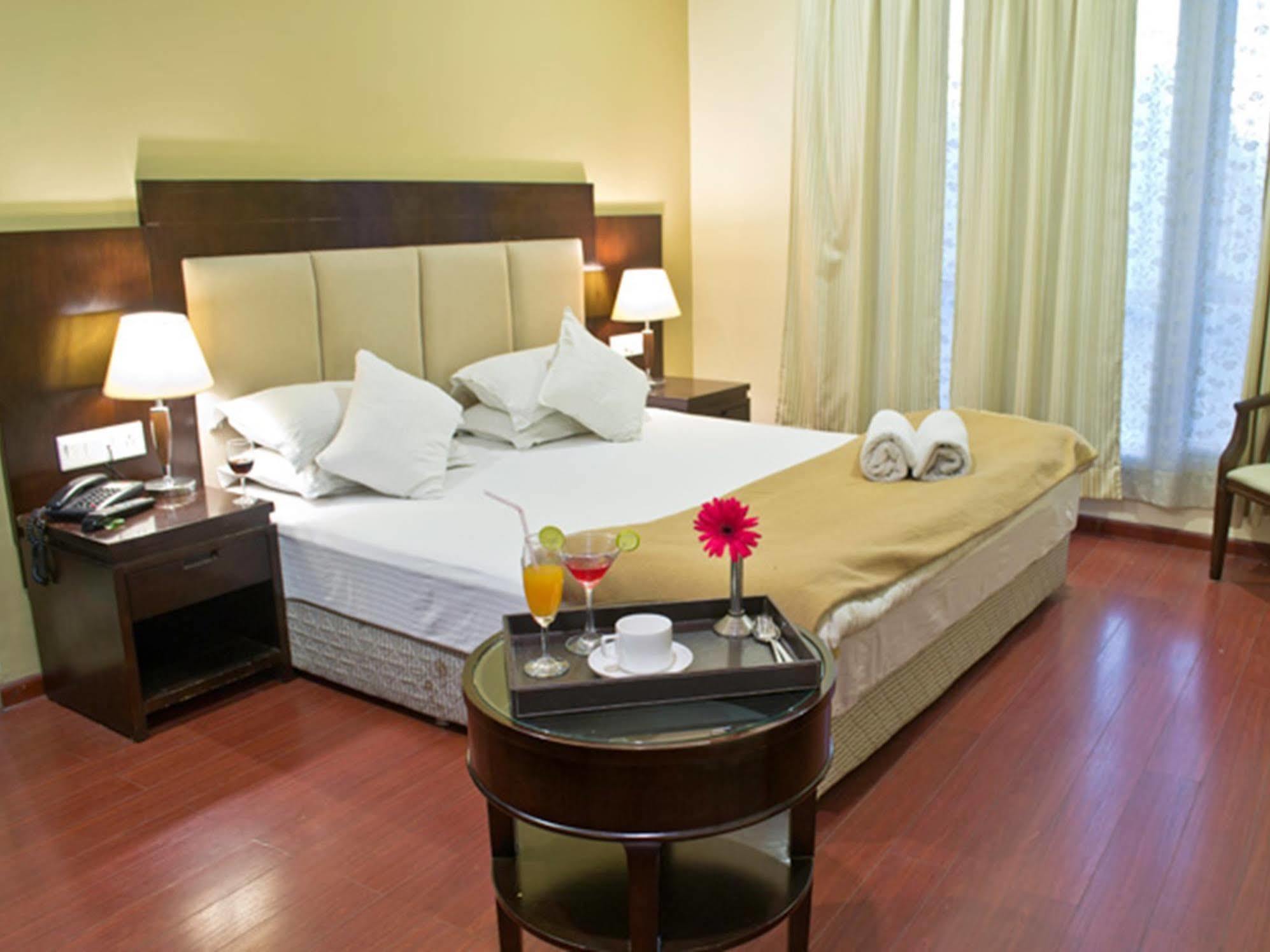 Gold Leaf Hotel Udaipur Ngoại thất bức ảnh